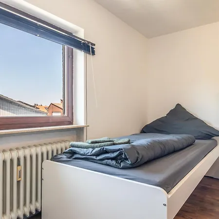 Fuer 4 Personen Mit 2 Schlafzimmer, Wohnzimmer, Kueche & Balkon * Munster (Darmstadt-Dieburg)