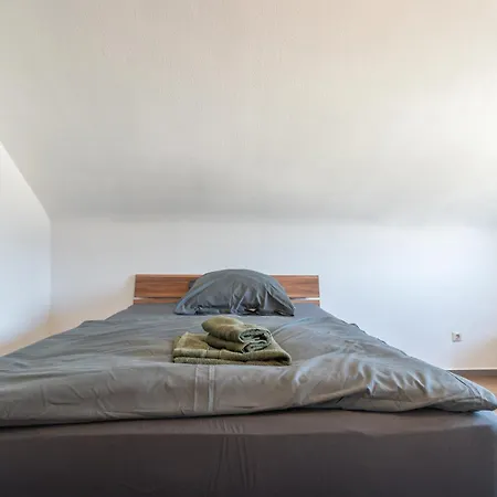 Fuer 4 Personen Mit 2 Schlafzimmer, Wohnzimmer, Kueche & Balkon