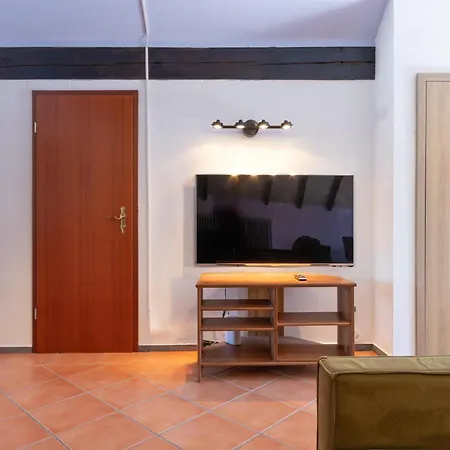 아파트 Fuer 4 Personen Mit 2 Schlafzimmer, Wohnzimmer, Kueche & Balkon *