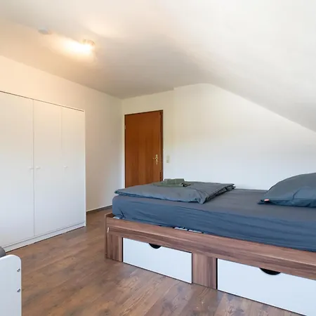 아파트 Fuer 4 Personen Mit 2 Schlafzimmer, Wohnzimmer, Kueche & Balkon Munster (Darmstadt-Dieburg)
