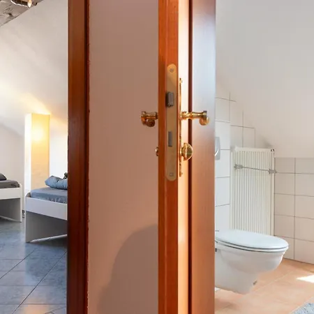 Fuer 4 Personen Mit 2 Schlafzimmer, Wohnzimmer, Kueche & Balkon * Munster (Darmstadt-Dieburg)